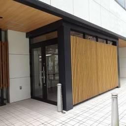 第一福琉ビル 通り沿いに大型物件が空きました。学習塾や学校、コールセンターなどいかがでしょうか。