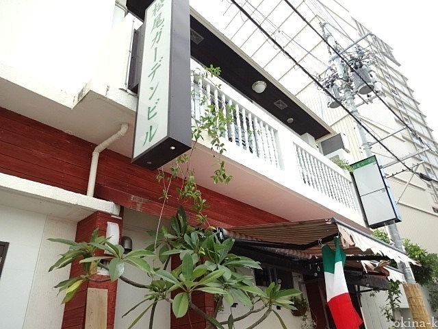 国際通りから少し入った場所にある隠れ家的店舗です。内装設備が揃っておりますので、改装費などが節約できそうです。