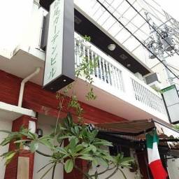 松尾ガーデンビル 国際通りから少し入った場所にある隠れ家的店舗です。内装設備が揃っておりますので、改装費などが節約できそうです。