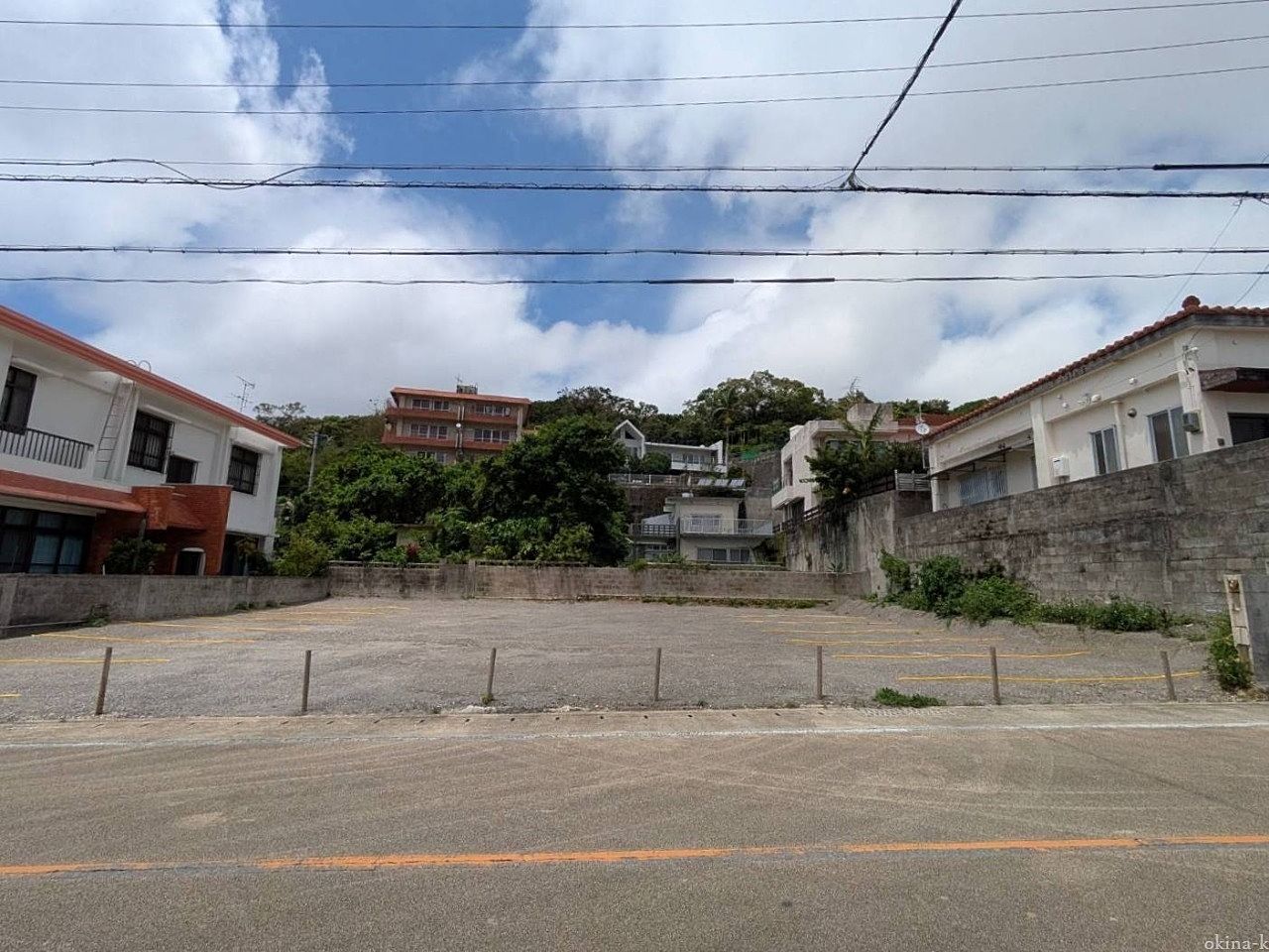 首里金城町1丁目に月極駐車場がオープンします！乗用車OK！近隣の方、首里城や周辺学校・企業へお勤めの方や、実家の近くに1台あれば…という方々、お問合せお待ちしております。