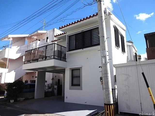 閑静な住宅街に４LDK 賃貸一戸建てがでました。リフォーム済みで新築のような物件です。１階２階ともバス、トイレが完備されており家族が多い方もスムーズに生活できそうです。オール電化で太陽光も設置されておりますので日中の電気代は、ほぼ太陽光の発電で賄えます。駐車場２台可、ペット相談可でインターネットは無料で使い放題です。この機会をぜひお見逃しなく。