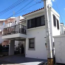 松島一戸建て 閑静な住宅街に4LDK 賃貸一戸建てがでました。リフォーム済みで新築のような物件です。1階2階ともバス、トイレが完備されており家族が多い方もスムーズに生活できそうです。オール電化で太陽光も設置されておりますので日中の電気代は、ほぼ太陽光の発電で賄えます。駐車場2台可、ペット相談可でインターネットは無料で使い放題です。この機会をぜひお見逃しなく。