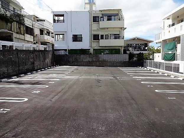 那覇市首里久場川町の駐車場