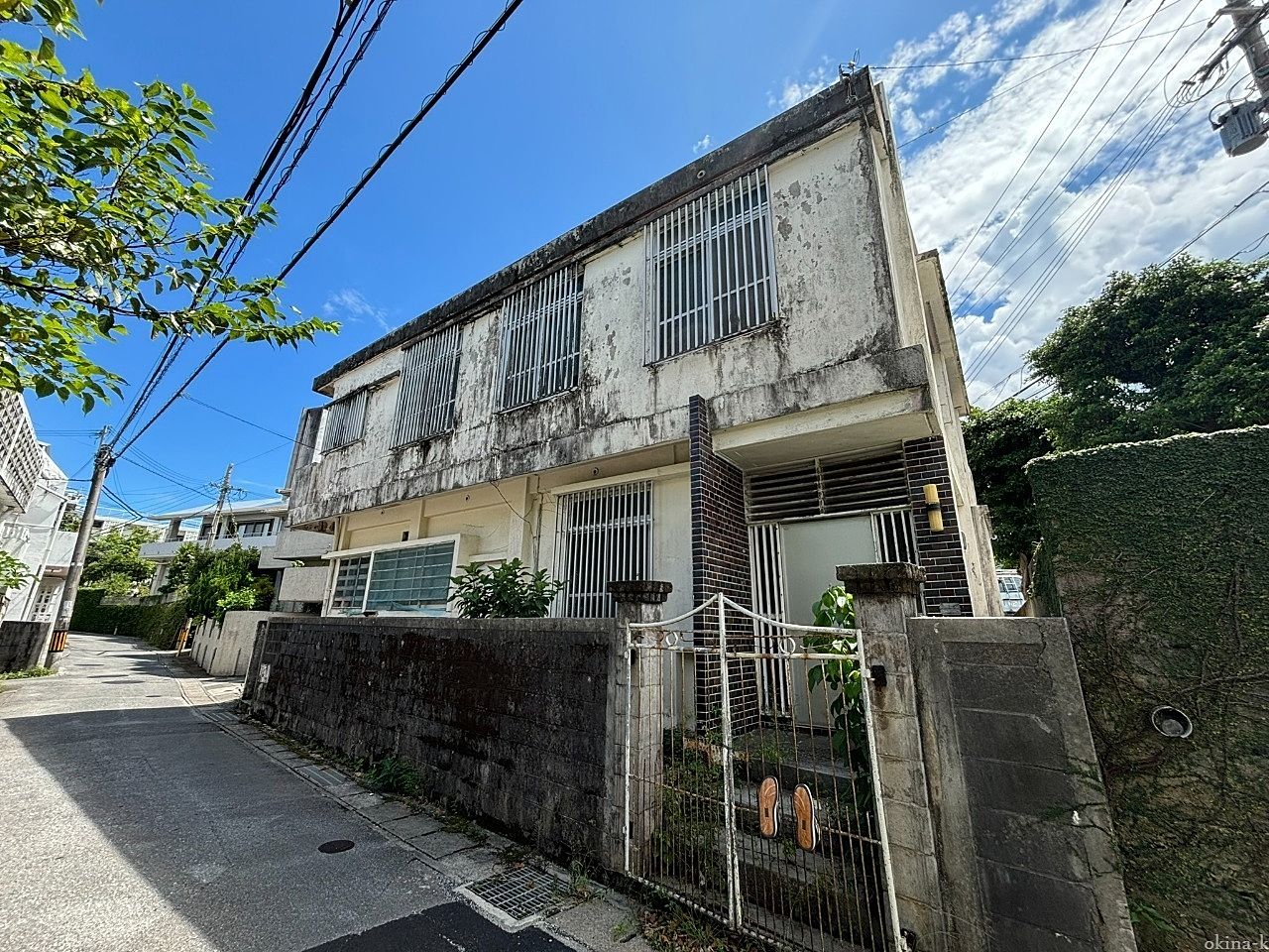 首里駅まで徒歩4分。首里鳥堀町2丁目、中々でない立地です。沖縄自動車道那覇ICまで車で2分ほど。現況、古家付きです。価格、立地をご確認のうえ、詳細はお問合せください。