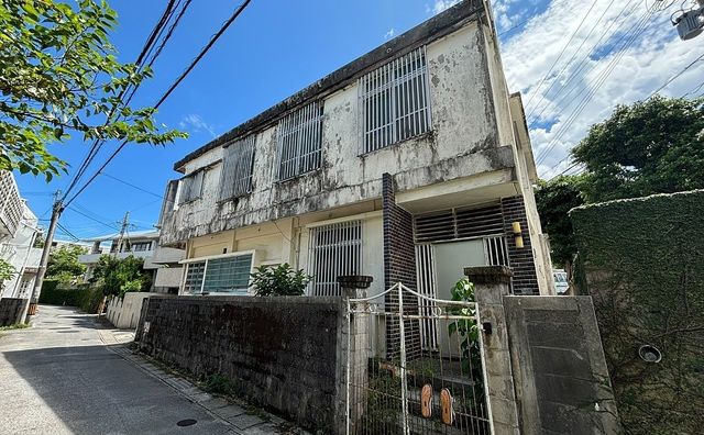 首里駅まで徒歩4分。首里鳥堀町2丁目、中々でない立地です。沖縄自動車道那覇ICまで車で2分ほど。現況、古家付きです。価格、立地をご確認のうえ、詳細はお問合せください。